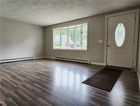 Living - 68 Laurel Ave, Coventry, RI 02816 photo 3 of 4