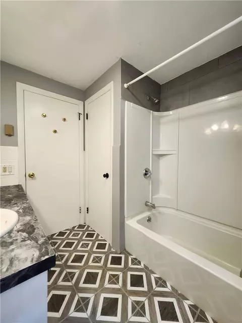 Bath - 68 Laurel Ave, Coventry, RI 02816 photo 3 of 3
