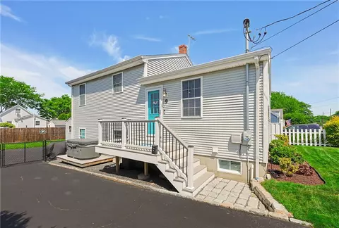 9 Doran Ave, Bristol, RI 02809