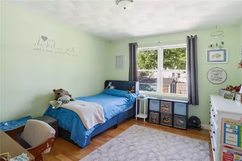 Bedroom - 83 Holmes Rd, Warwick, RI 02888 photo 3 of 5