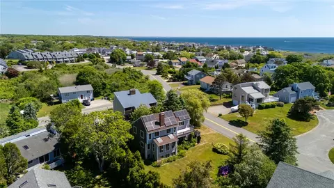 39 White Swan Dr, Narragansett, RI 02882