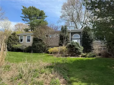 1 Edgewood Ave, Ashaway, RI 02804