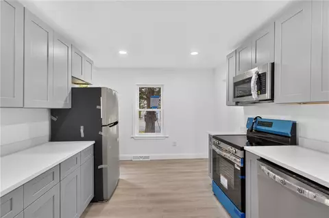 5 Lees Ln, Glocester, RI 02814