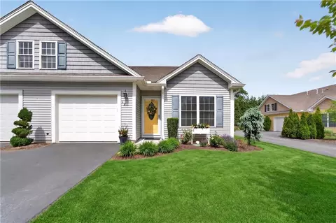 12 Rivers Edge Dr, Coventry, RI 02816