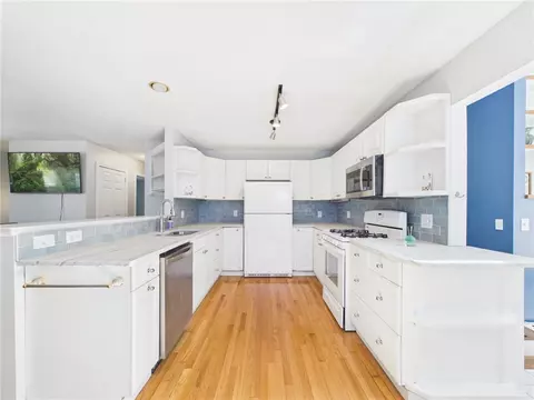 Kitchen - 119 Hemlock Rd, South Kingstown, RI 02879 photo 3 of 4