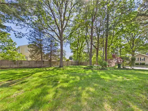 Exterior - 119 Hemlock Rd, South Kingstown, RI 02879 photo 4 of 9