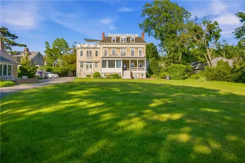 249 Hope St #3, Bristol, RI 02809