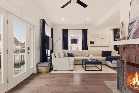 Living - 269 Bellman Ave, Warwick, RI 02889 photo 1 of 4
