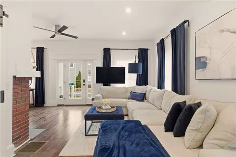 Living - 269 Bellman Ave, Warwick, RI 02889 photo 2 of 4