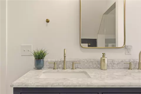 Bath - 269 Bellman Ave, Warwick, RI 02889 photo 3 of 3