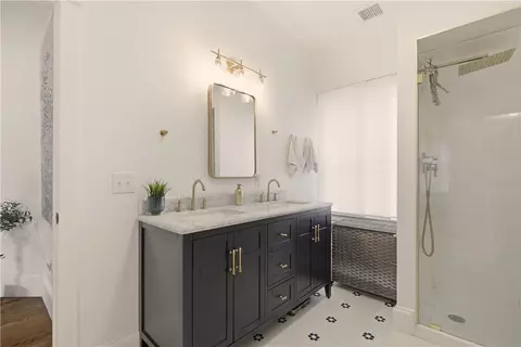 Bath - 269 Bellman Ave, Warwick, RI 02889 photo 2 of 3