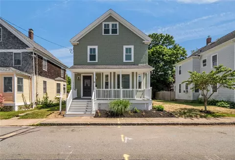 21 Russell Ave, Newport, RI 02840