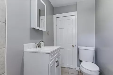 Entry Way - 428 9th Ave, Woonsocket, RI 02895 photo 3 of 4