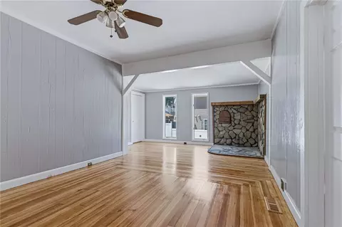 Living - 428 9th Ave, Woonsocket, RI 02895 photo 4 of 6