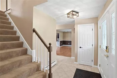 Entry Way - 71 Rolling Hill Dr, Exeter, RI 02822 photo 1 of 3