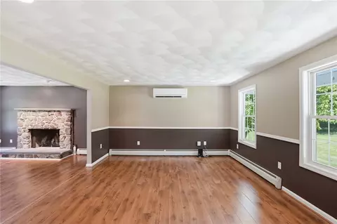 Living - 71 Rolling Hill Dr, Exeter, RI 02822 photo 4 of 5