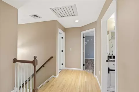 Entry Way - 71 Rolling Hill Dr, Exeter, RI 02822 photo 2 of 3
