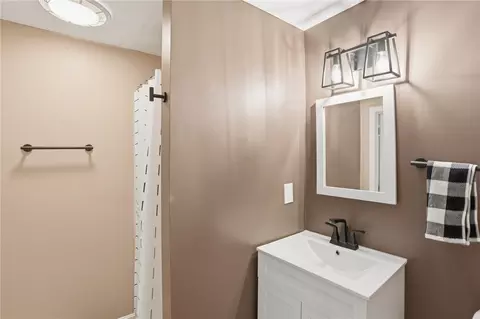 Bath - 71 Rolling Hill Dr, Exeter, RI 02822 photo 6 of 6