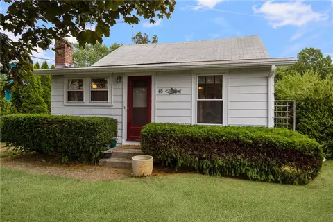 65 King Phillip St, Portsmouth, RI 02871