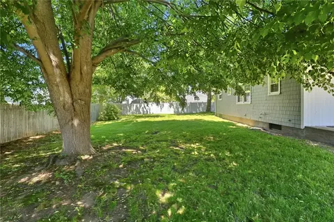 Exterior - 5 Lee Dr, Warren, RI 02885 photo 2 of 7