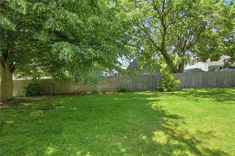 Exterior - 5 Lee Dr, Warren, RI 02885 photo 4 of 7