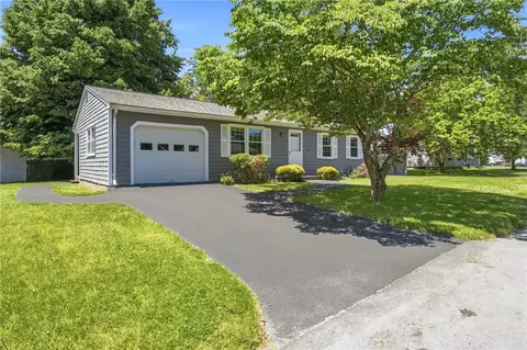 5 Lee Dr, Warren, RI 02885