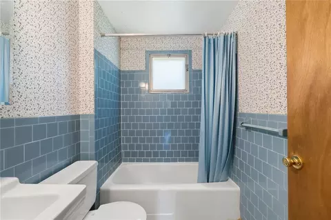 Bath - 5 Lee Dr, Warren, RI 02885 photo 1 of 2