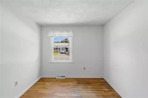 Bedroom - 5 Lee Dr, Warren, RI 02885 photo 1 of 7