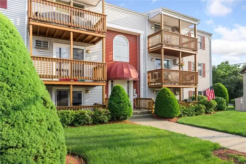 555 Diamond Hill Rd #303, Woonsocket, RI 02895