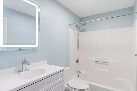 Bath - 555 Diamond Hill Rd #303, Woonsocket, RI 02895 photo 1 of 2
