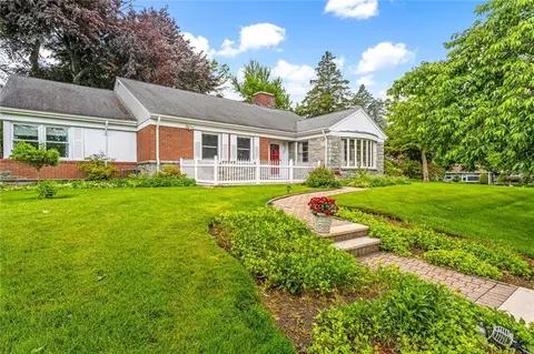 133 Tupelo Hill Dr, Cranston, RI 02920