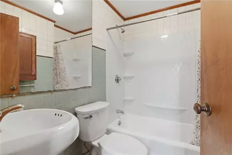 Bath - 351 Maple St, Warwick, RI 02888 photo 3 of 3