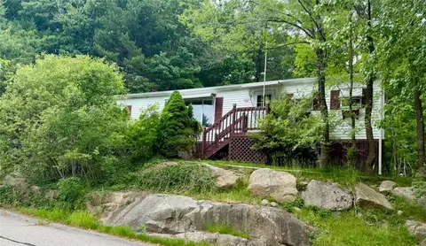 81 Sherwood Valley Ln, Coventry, RI 02816