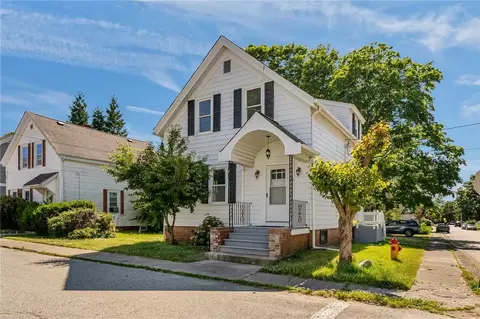 45 Smith St, Riverside, RI 02915