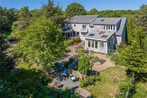 517 Lake Rd, Tiverton, RI 02878