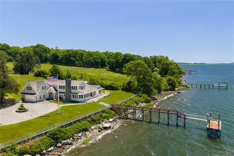 149 Nanaquaket Rd, Tiverton, RI 02878