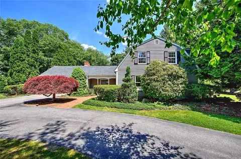 15 Sylvia Ln, Lincoln, RI 02865