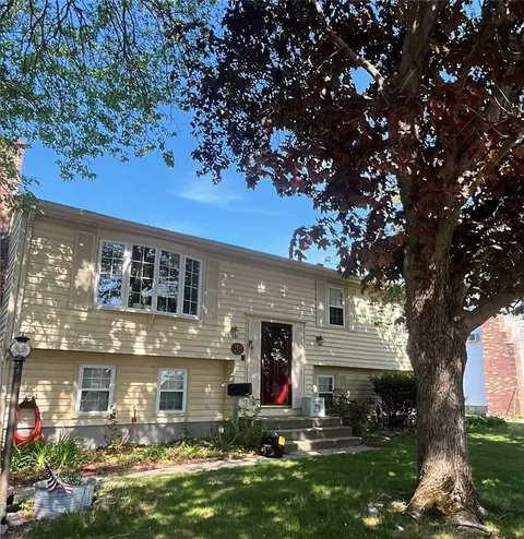 191 Claypool Dr, Warwick, RI 02886