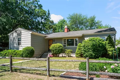905 Bullocks Point Ave, Riverside, RI 02915