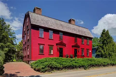 57 Farewell St, Newport, RI 02840
