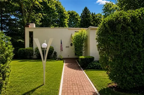 310 Spencer Av 02818 Ave, East Greenwich, RI 02818