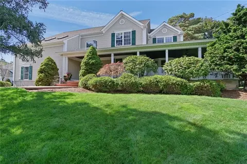 18 Quail Ridge Rd, Cranston, RI 02921