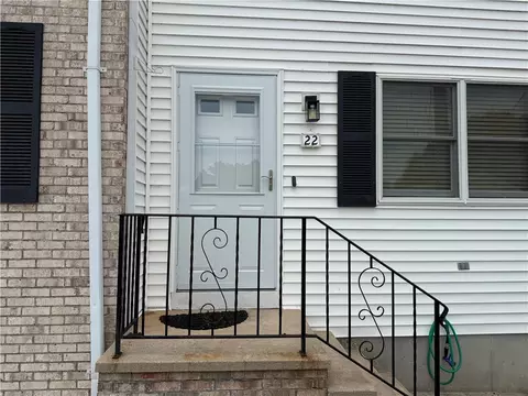 22 Iris Ln #105, North Providence, RI 02911
