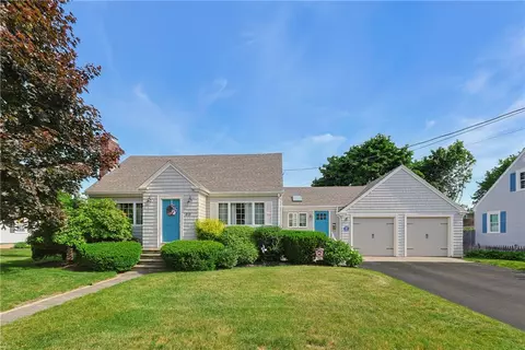80 Circuit Dr, Riverside, RI 02915