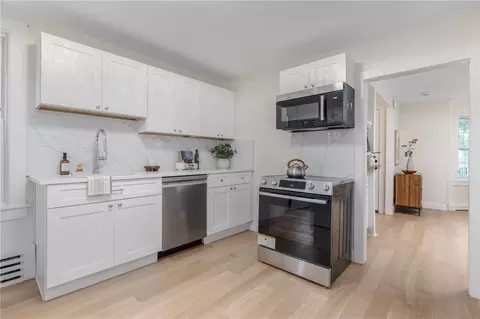 28 Young St UNIT 1, Newport, RI 02840