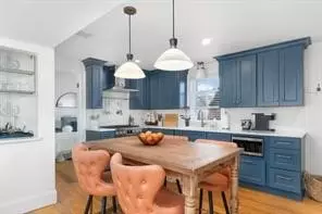 17 Willow St #2, Newport, RI 02840