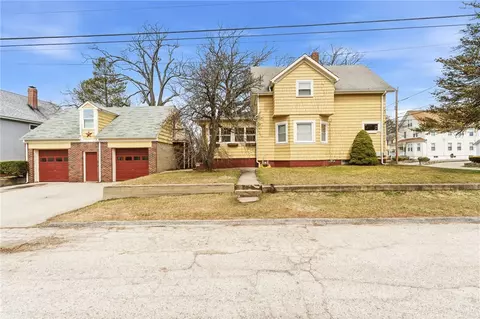 211 Woodbine St, Cranston, RI 02910