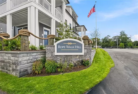 67 Queen St #1B, East Greenwich, RI 02818