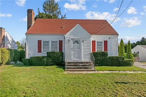 74 Valley Rd, Middletown, RI 02842