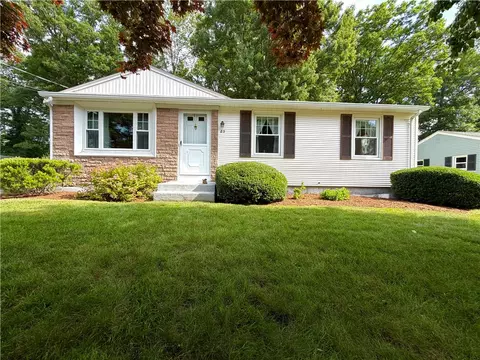 83 Crestwood Ct, Cumberland, RI 02864